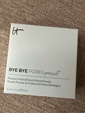 NIB ~ IT Cosmetics Bye Bye Pores Airbrush Finish Pressed Powder ~ Translucent
